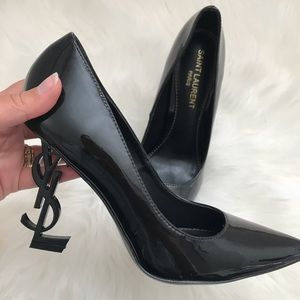 Yves Saint Laurent clássic pumps 🖤